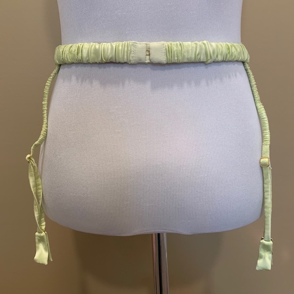 VS Vintage Floral Designer Bow Garter Belt - Picture 4 of 10